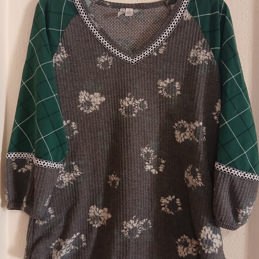 Cato Gray and Green V-Neck Top